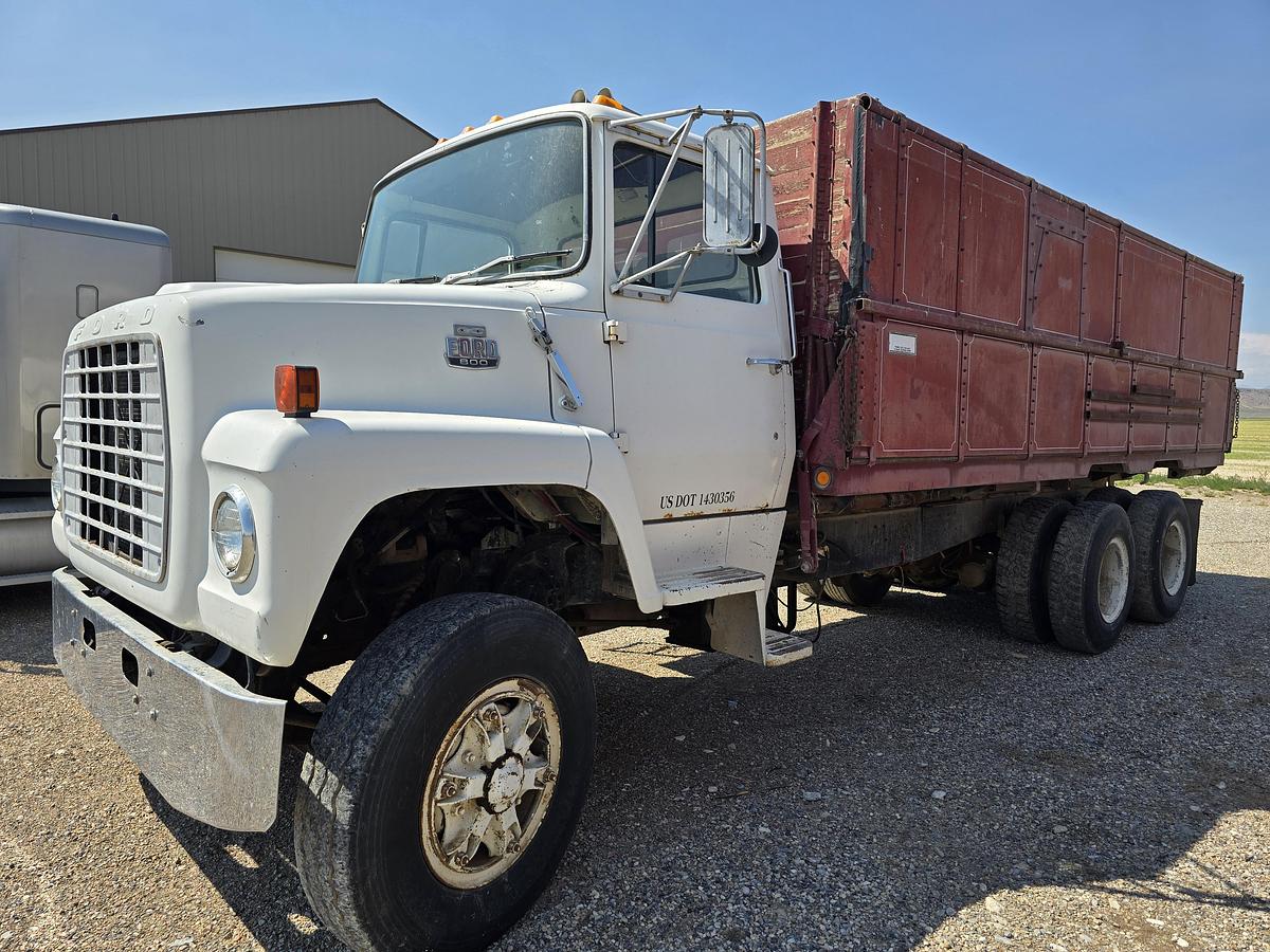 Used 20' Ford 800 Grain Truck - Gas