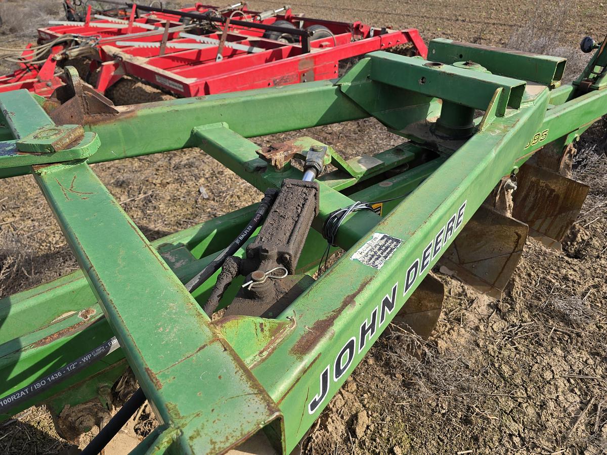 Used John Deere 995 Plow - 6 Bottom