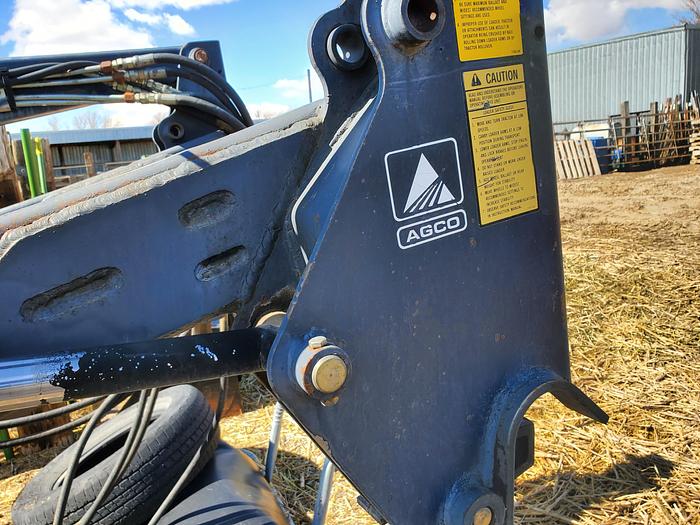 Used International 856 Tractor w/ Loader