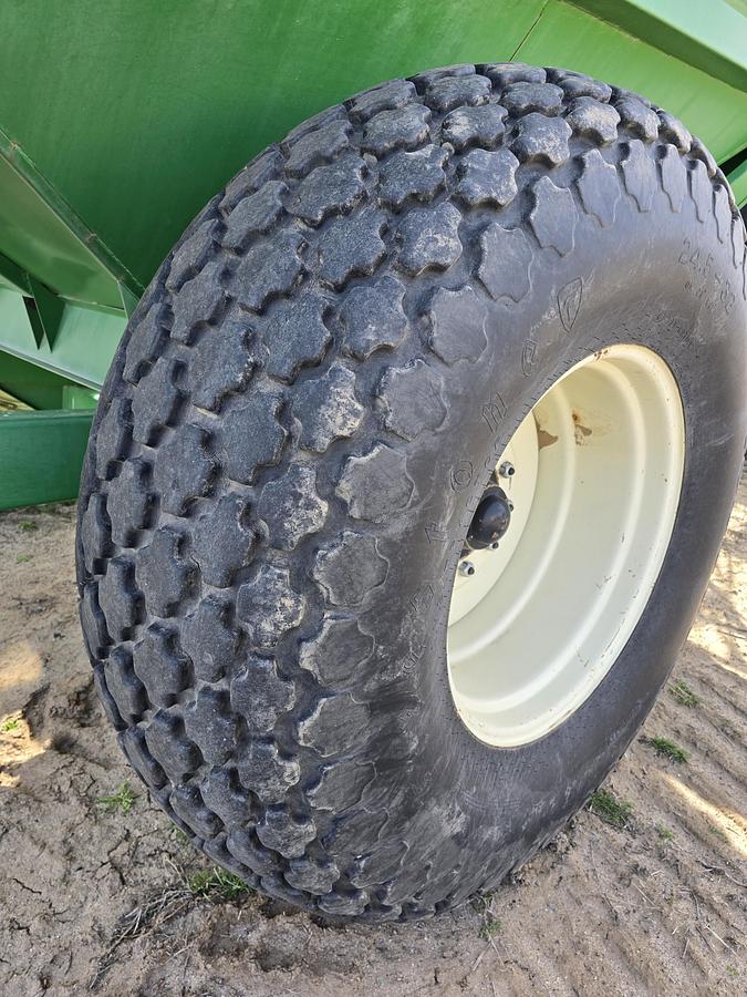 Used J&M 750 Grain Cart