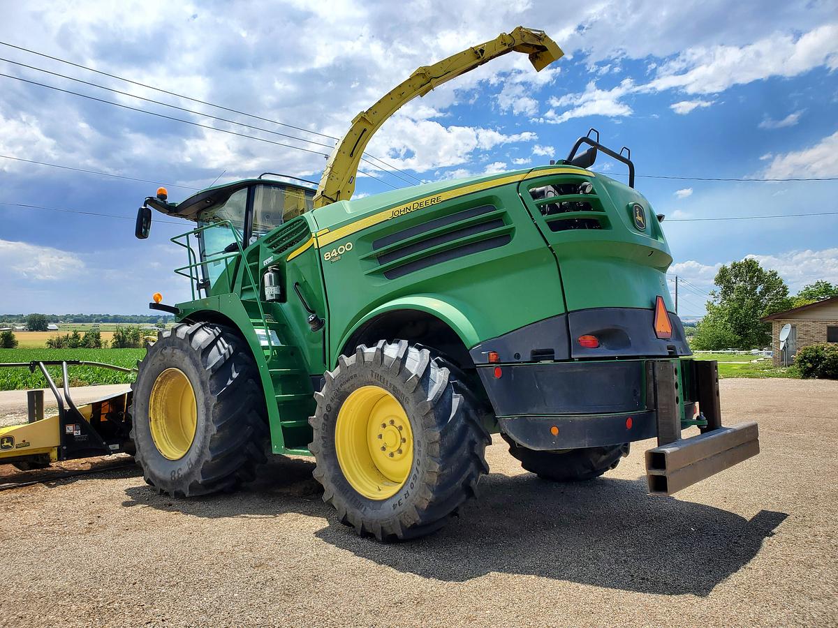 Used 2016 John Deere 8400 Forage Harvester w/ 2 Headers **2300 Hrs**