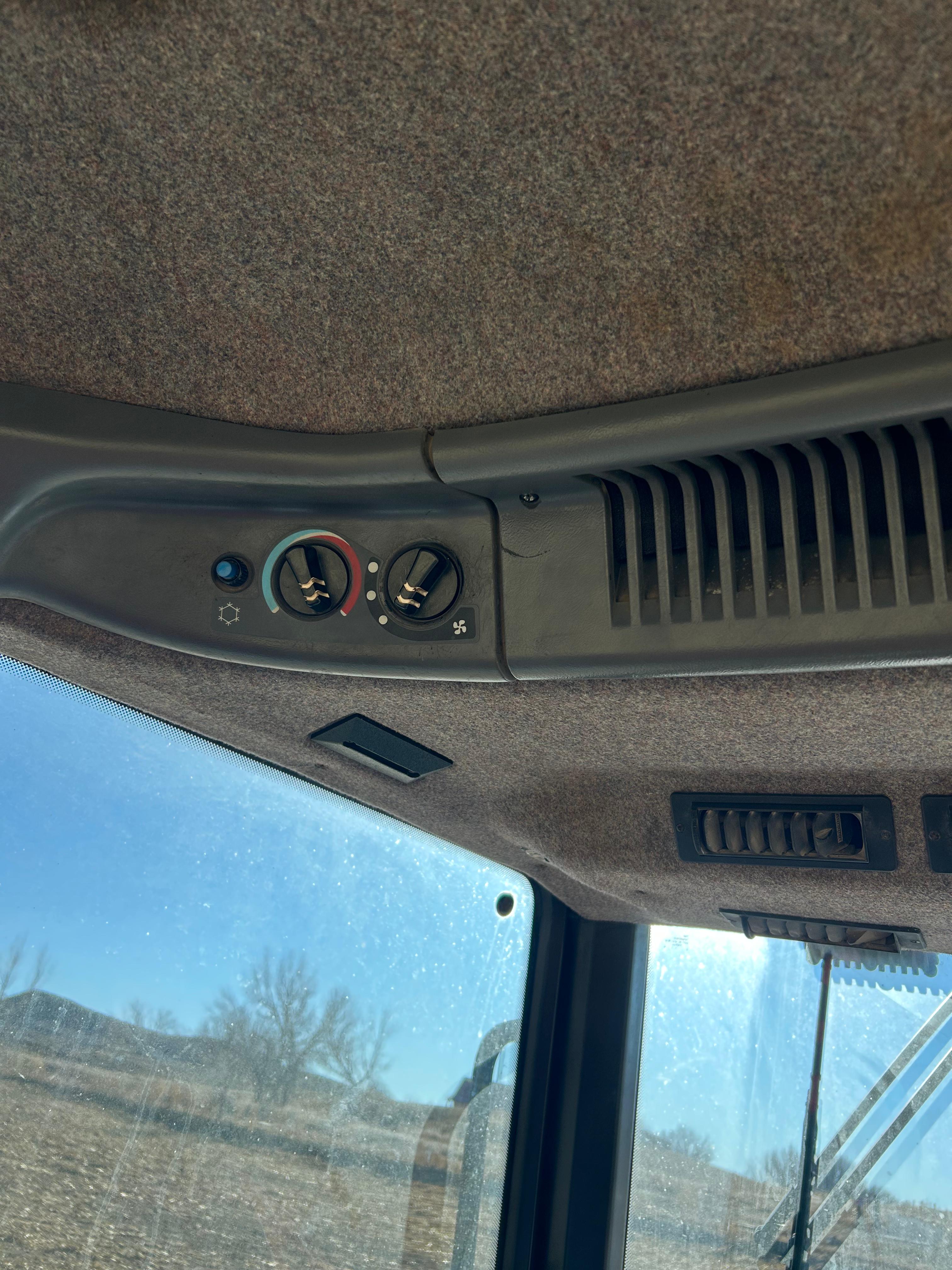 Used 1995 Ford / New Holland 8770 Tractor ** New Engine **