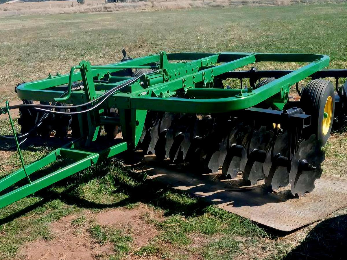 Used 15' John Deere 215 Tandem Disk