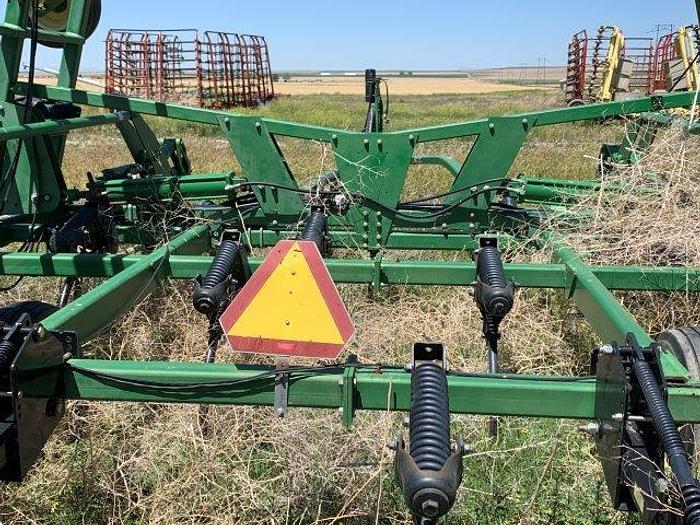 Used 2003 John Deere 2400 3-Section Chisel Plow 31'