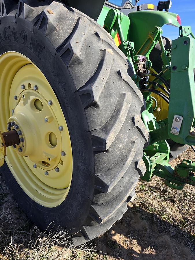 Used John Deere 8285R Tractor w/ 4200 hrs + Duals