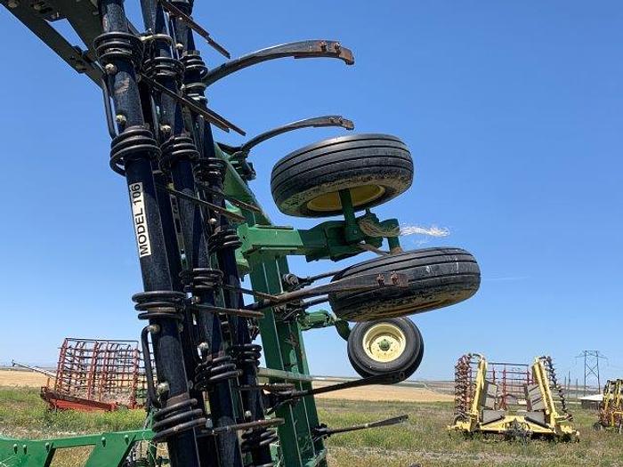 Used 2003 John Deere 2400 3-Section Chisel Plow 31'