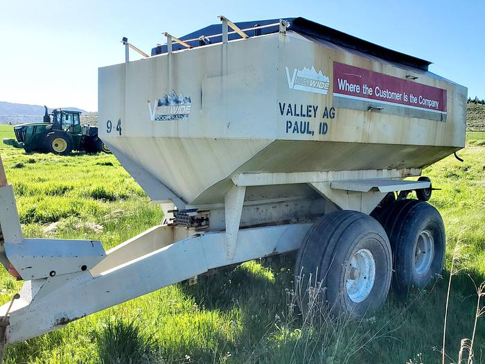 Used Fertilizer Spinner Spreader Cart