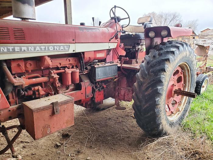 Used 1969 Farmall 856 Tractor