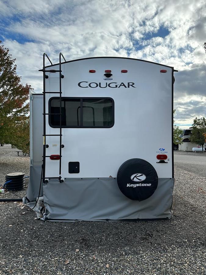 Used 2023 26' Keystone Cougar Travel Trailer
