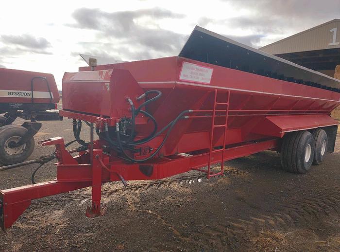 Used 2010 Chandler 26CLPT Compost Spreader