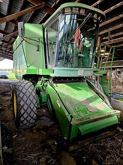 Used 1990 John Deere 9400 Combine w/ Grain Header