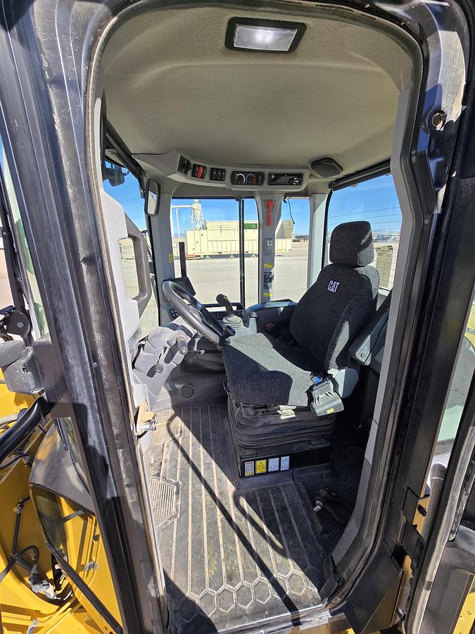 Used 2018 Cat 926M Wheel Loader w/ 1400 hrs