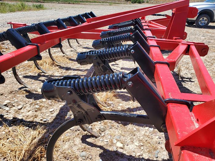 Used 17' Case 5800 Chisel Plow
