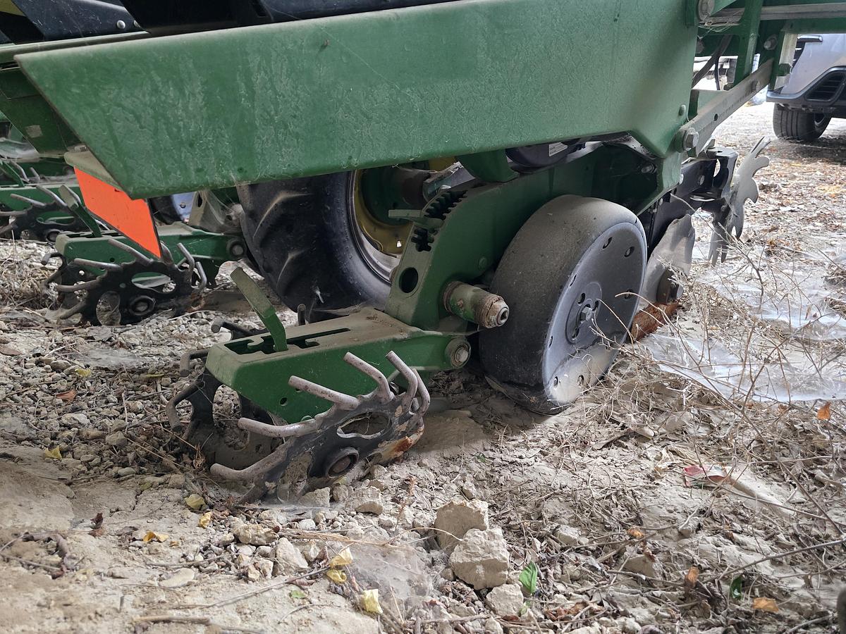 Used John Deere MaxEmerge XP 1700 Precision Planter - 8R30