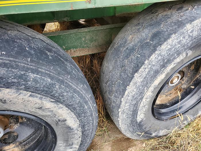 Used 2006 Chandler 26CLPT Compost Spreader