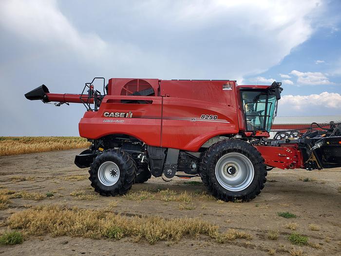 used-2022-case-ih-8250-combine-w-152-eng-hrs-for-sale-in-montana