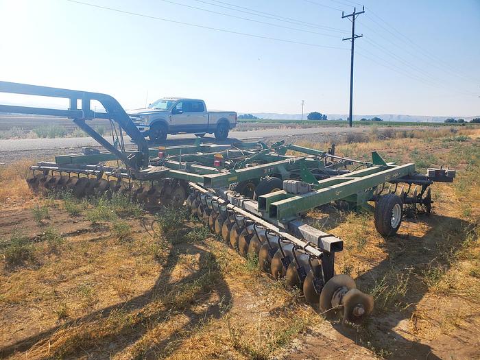Used 24' John Deere 650 Tandem Disk