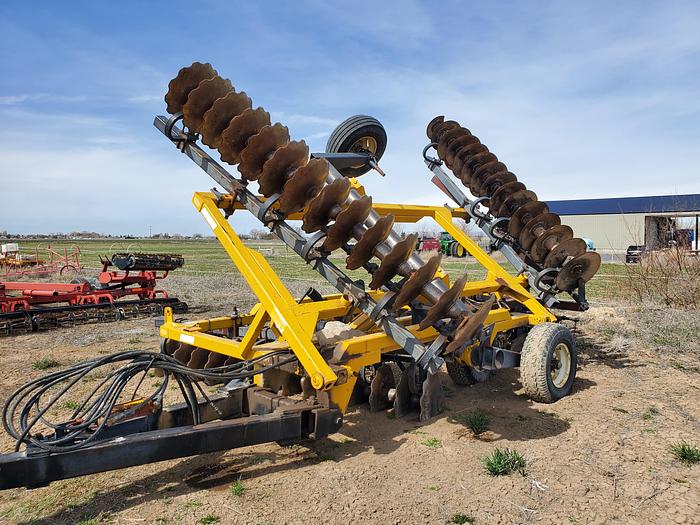 Used 22' Ezee-On 1600 Heavy Tandem Disk