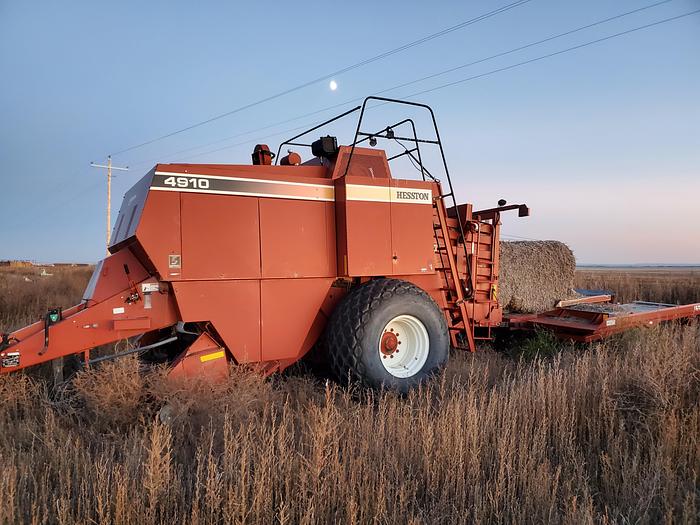 Used 2004 Hesston 4910 Baler w/ Accumulator - 4x4