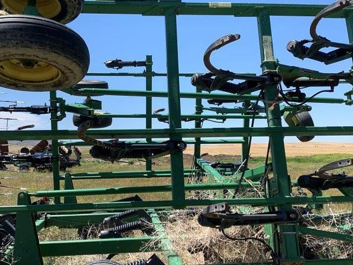 Used 2003 John Deere 2400 3-Section Chisel Plow 31'