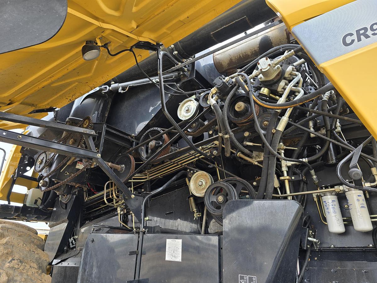 Used 2009 New Holland CR9060 Combine - w/ Seed Screens