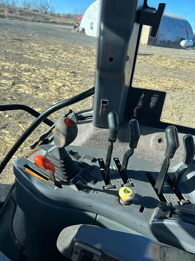 Used 1995 Ford / New Holland 8770 Tractor ** New Engine **