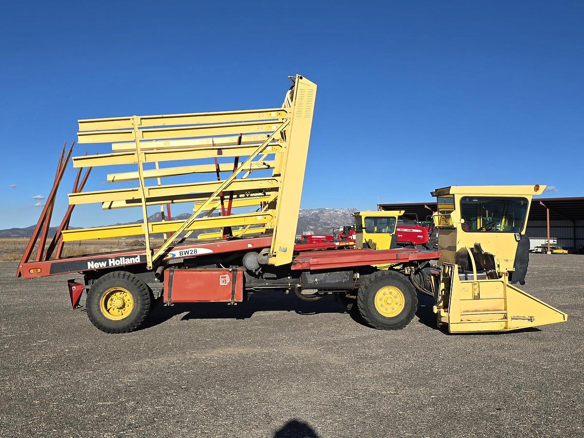 Used 2006 New Holland BW28 Balewagon