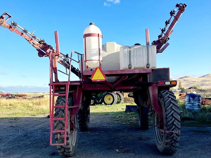 Used Miller Nitro 200 Sprayer w/ 60' Boom - 1000 gal