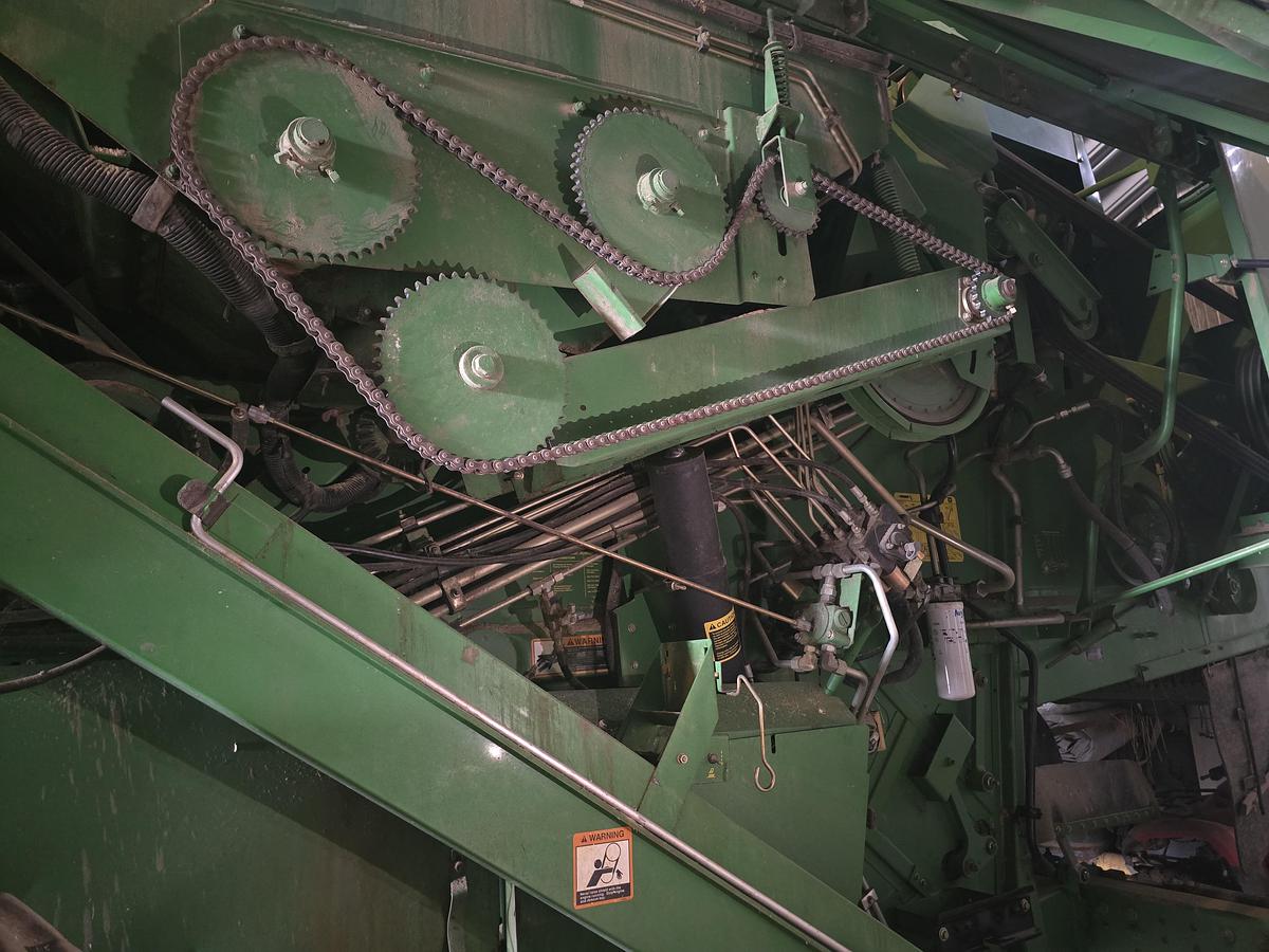 Used John Deere CTS II Combine w/ 25' Grain Header