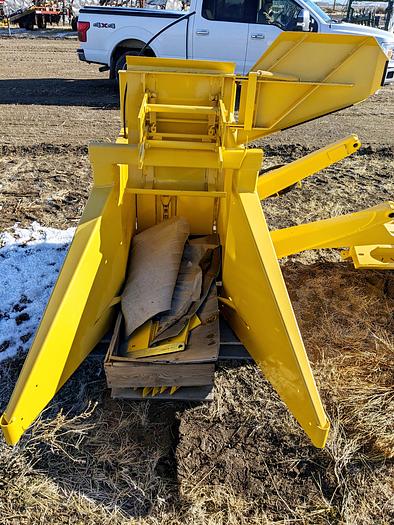 Used 2013 New Holland H9880 Balewagon w/ Mil-Stak + Small Chute - 3400 hrs