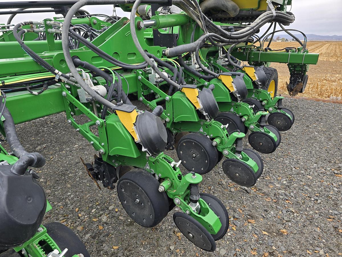 Used 2021 John Deere DB60 Planter - 24R30