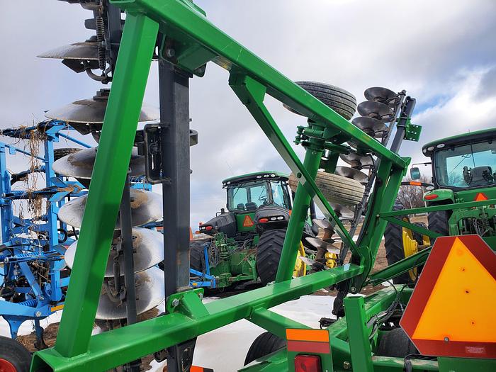 Used 34' John Deere 2625 Tandem Disk