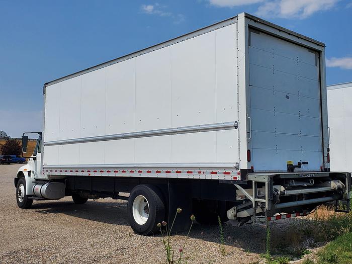 Used 2019 26' International Box Truck w/ Liftgate