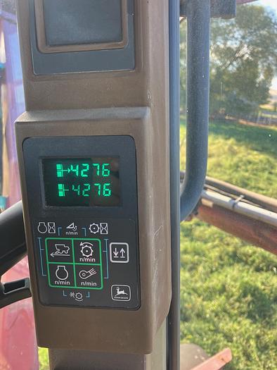 Used Miller Nitro 200 Sprayer w/ 60' Boom - 1000 gal