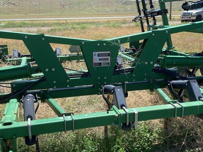 Used 2003 John Deere 2400 3-Section Chisel Plow 31'