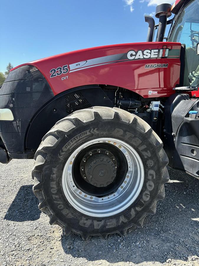 Used 2014 Case Magnum 235 CVT Tractor w/ 4800 hrs