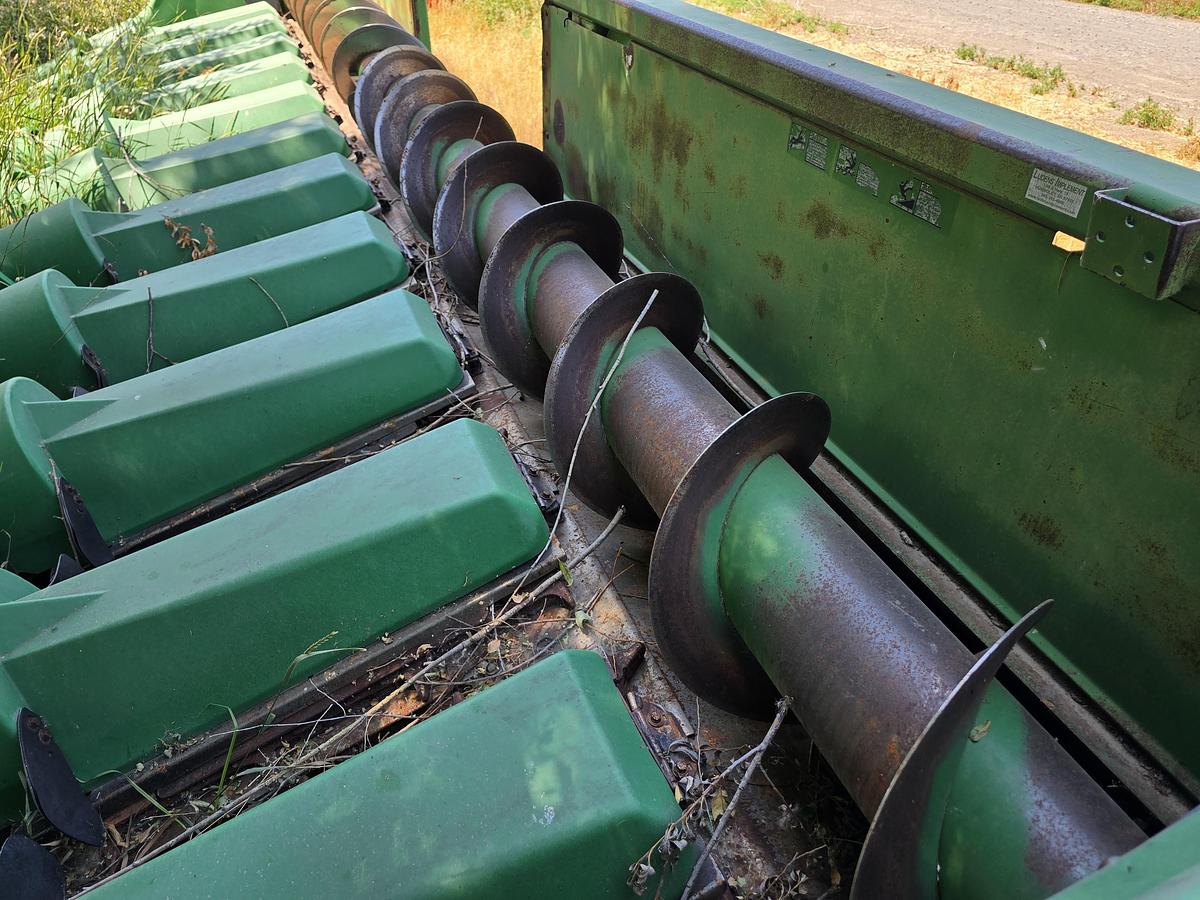 Used John Deere / Clark 12R22 Corn Header