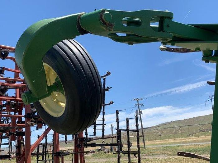 Used 2003 John Deere 2400 3-Section Chisel Plow 31'