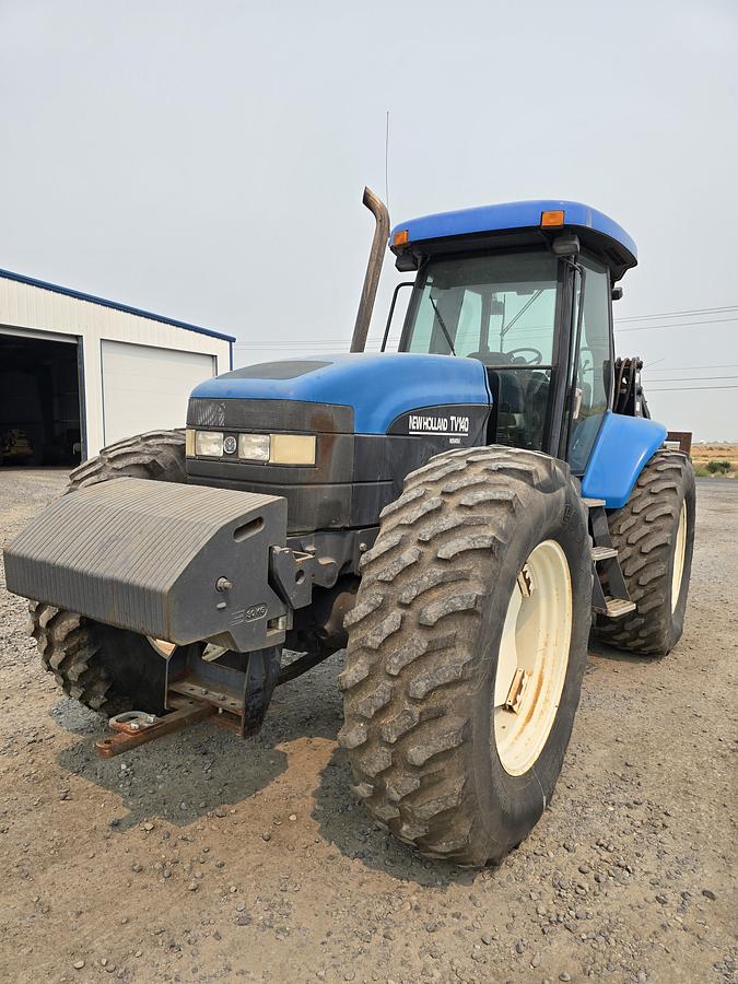 Used New Holland TV140 Bi-Directional Tractor w/ 3200 hrs