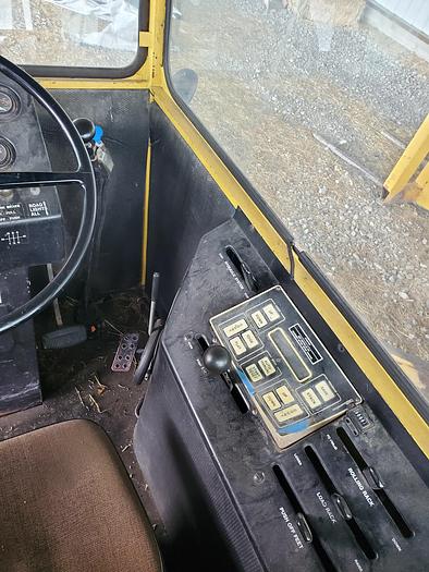 Used New Holland 1085 Balewagon w/ 4k hrs