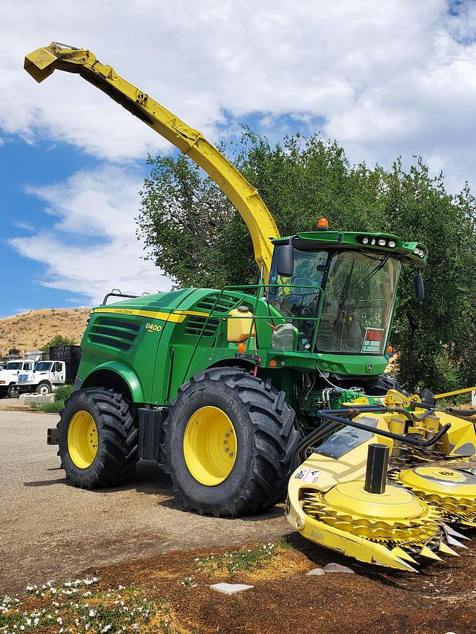 Used 2016 John Deere 8400 Forage Harvester w/ 2 Headers **2300 Hrs**