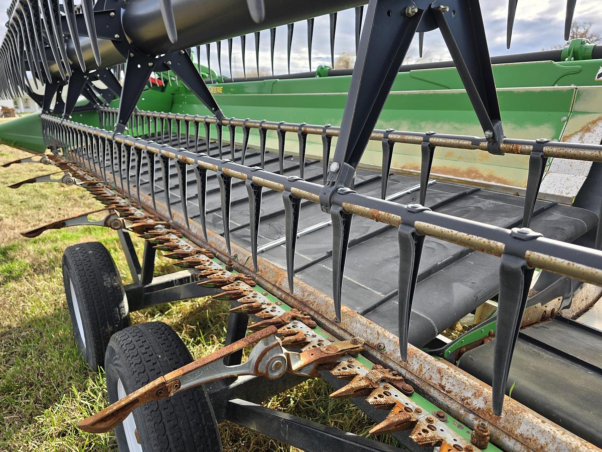 Used 2018 John Deere 735D Draper Header