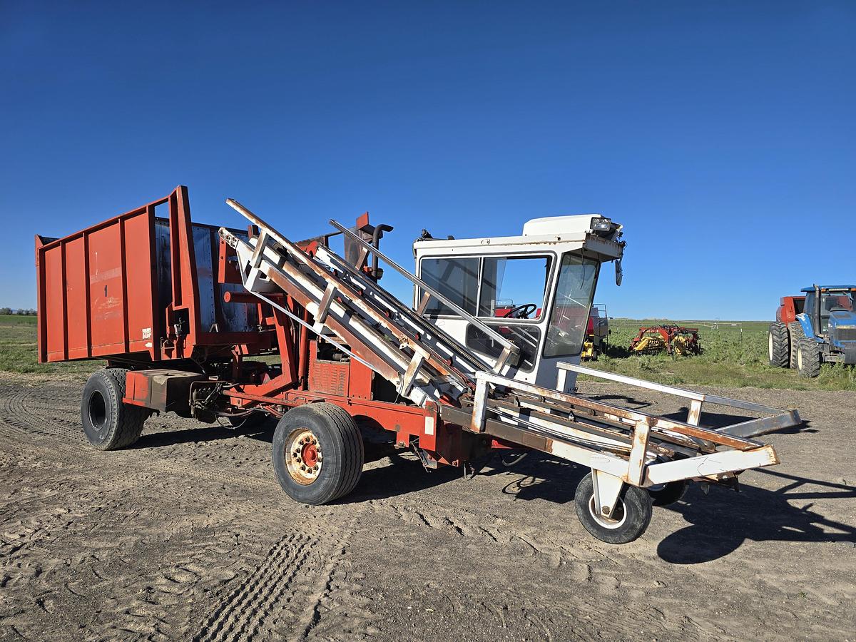Used ** Going to Auction ** Freeman 5000 Bale Stacker