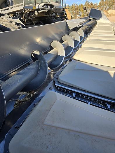 Used 2014 Gleaner 3000 12R30 Corn Header