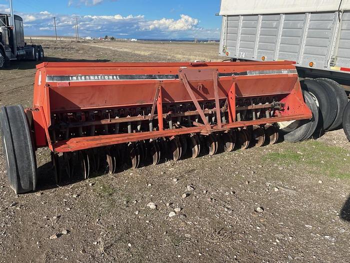 Used 12' International 5100 Grain Drill - 6" spacing