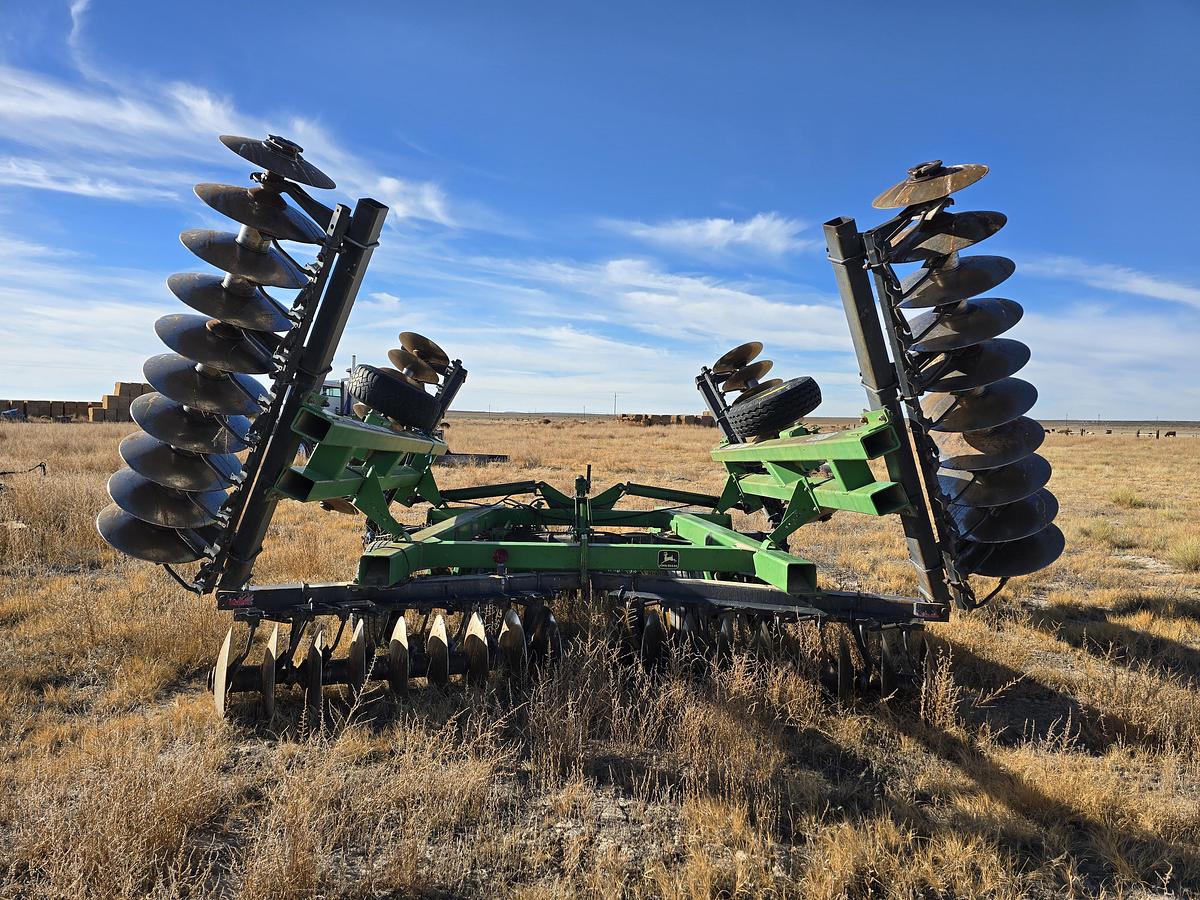 Used 28' John Deere 650 Tandem Disk