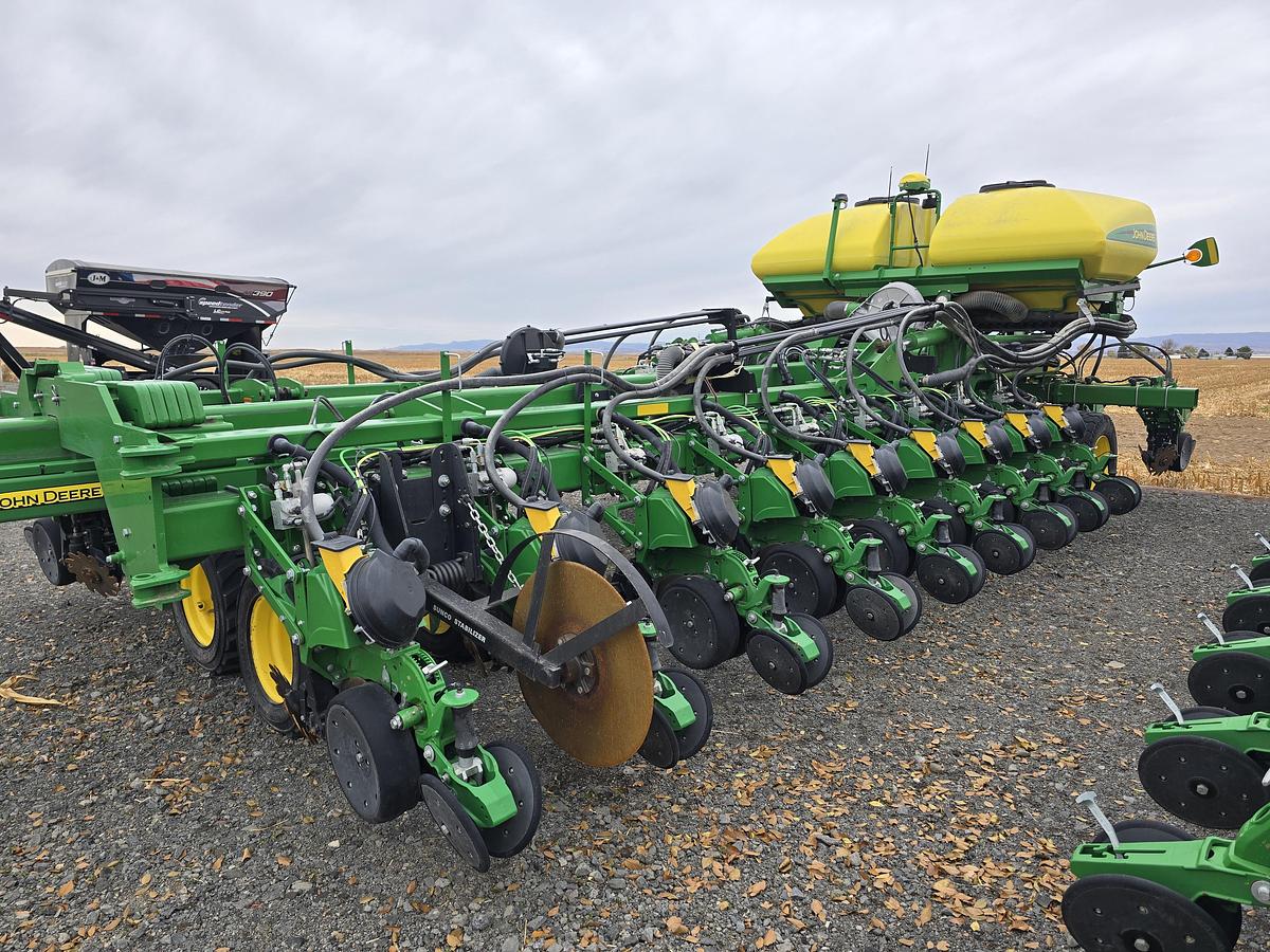 Used 2021 John Deere DB60 Planter - 24R30