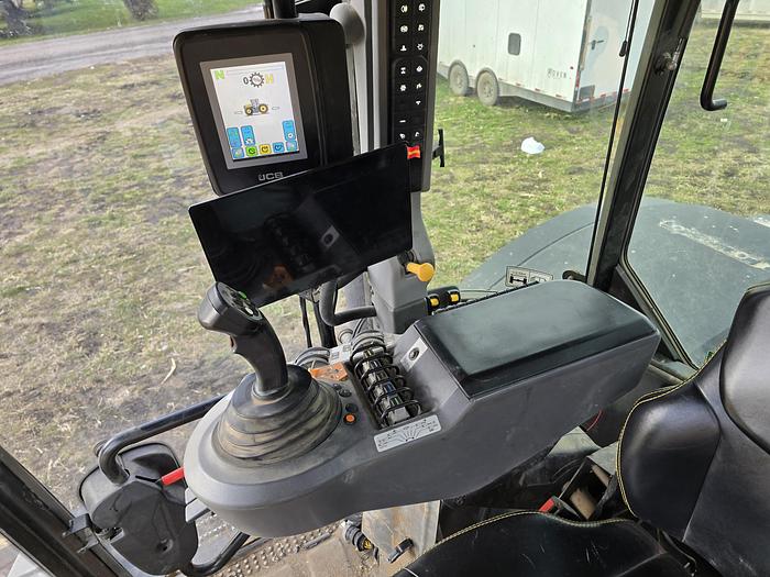 Used 2017 JCB Fastrac 8330 Tractor w/ 3800 hrs