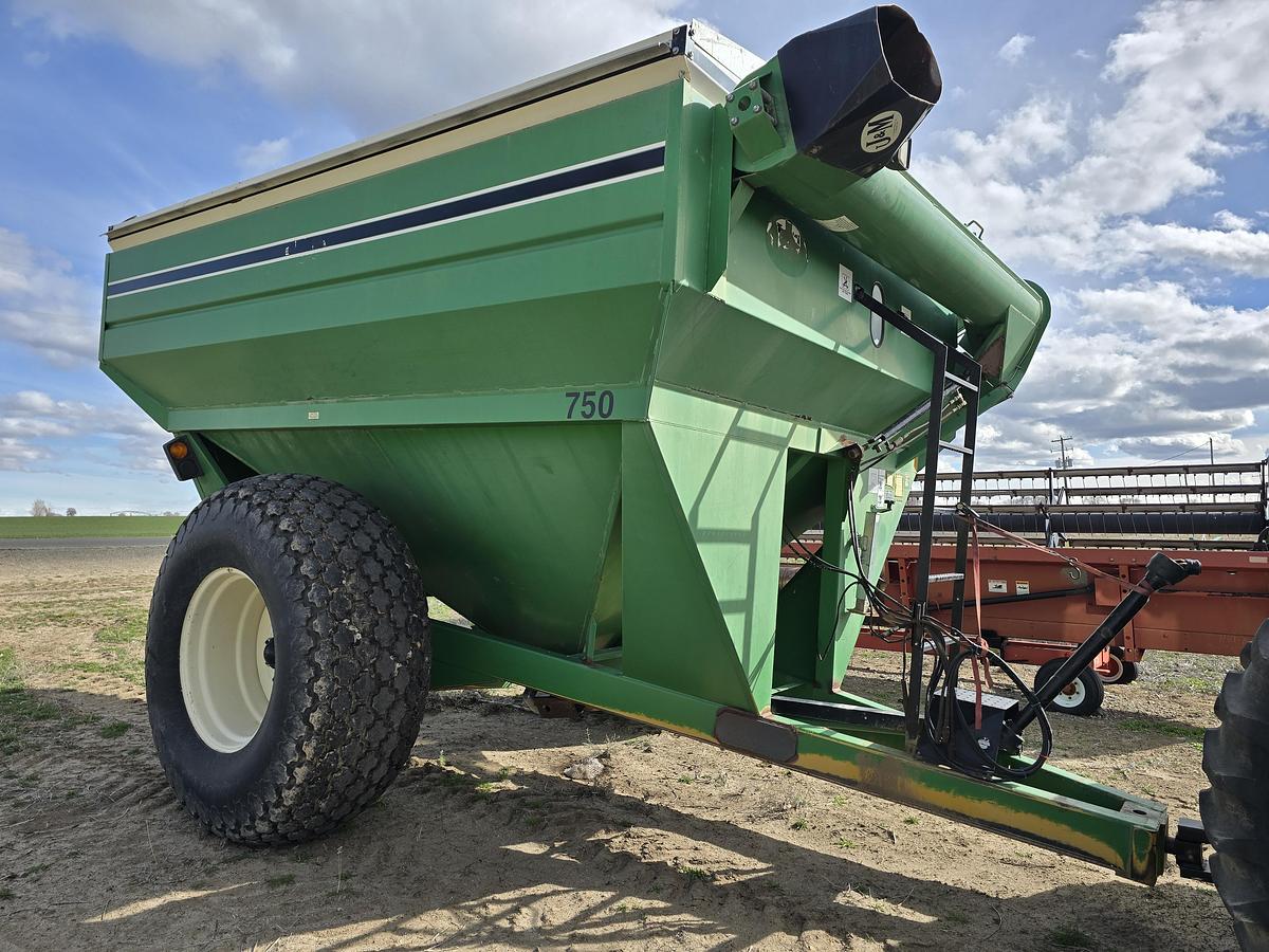Used J&M 750 Grain Cart