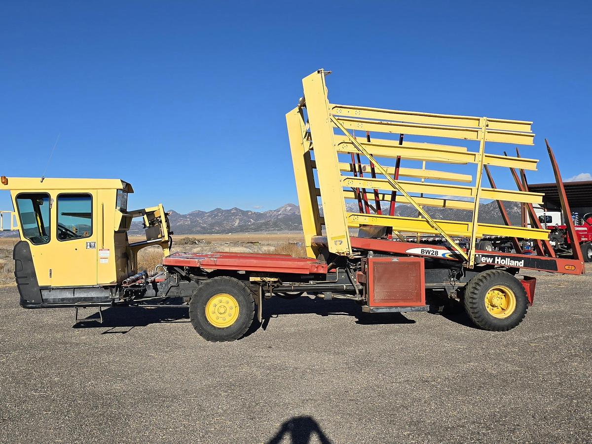 Used 2006 New Holland BW28 Balewagon